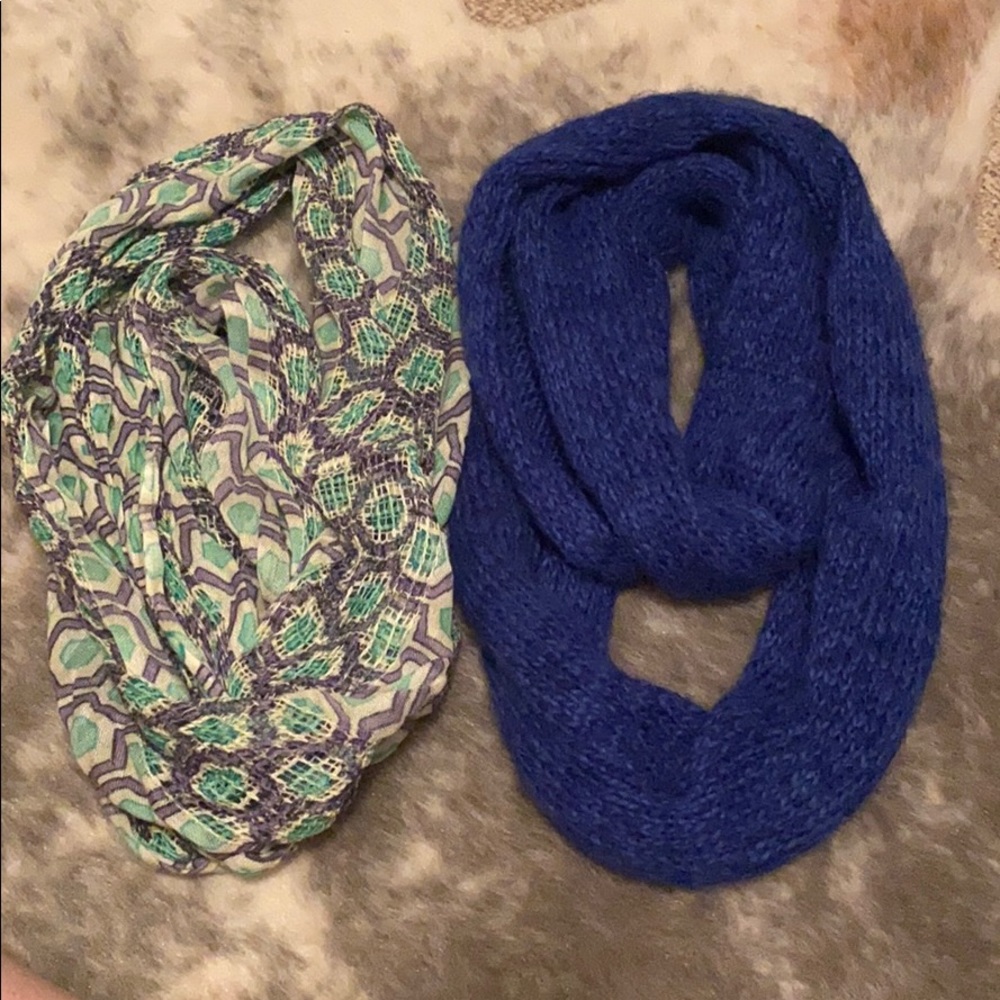 Two infinity scarves 🧣